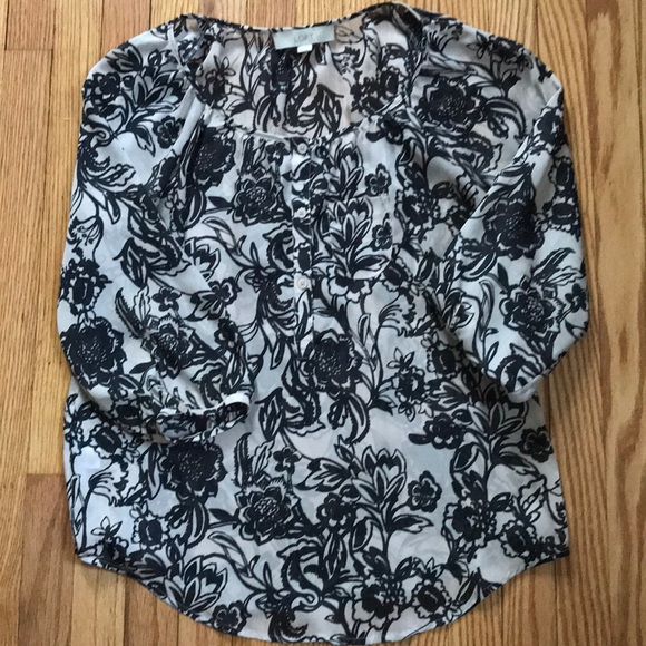 Woman’s Loft top - Picture 2 of 4